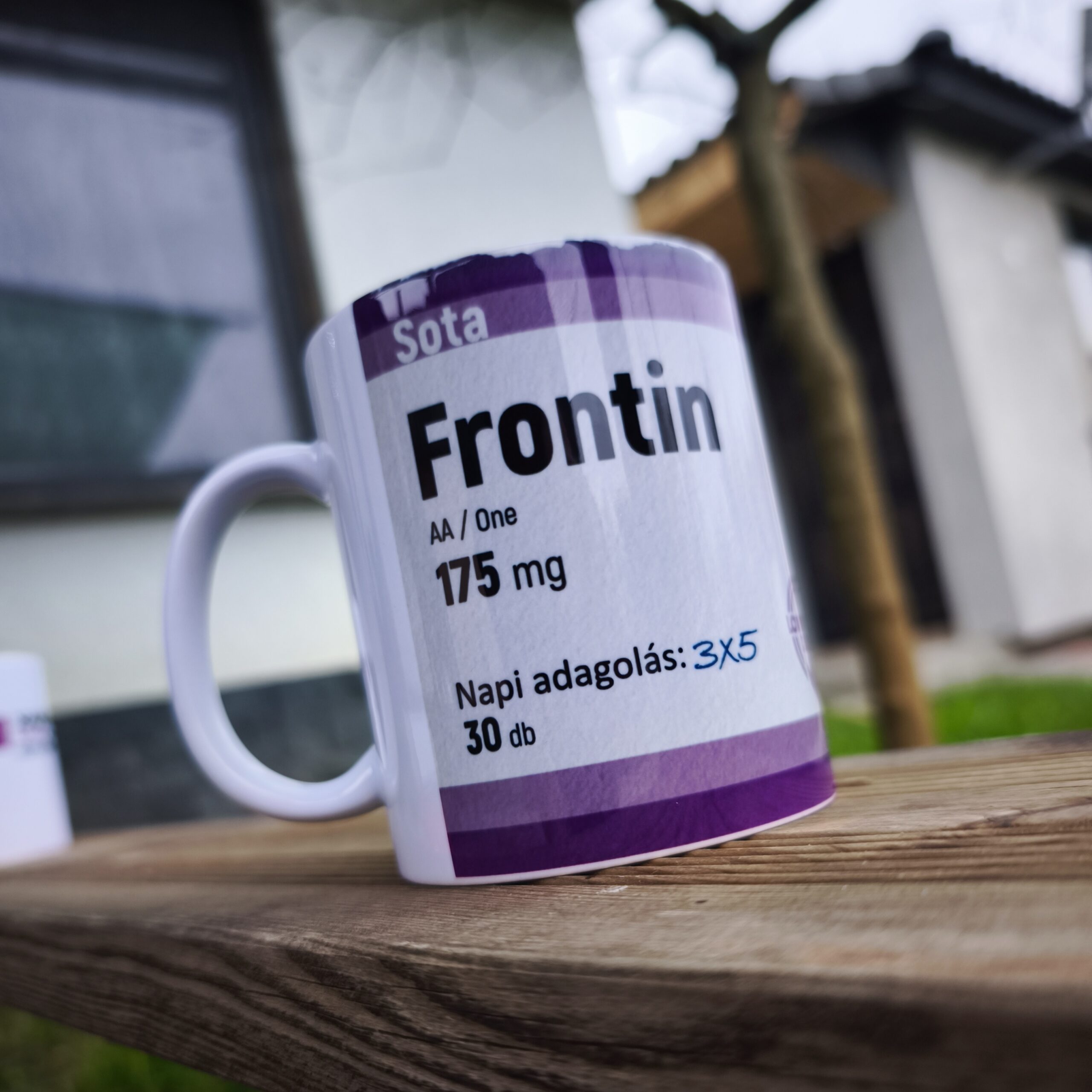 Egyedi Frontin bögre
