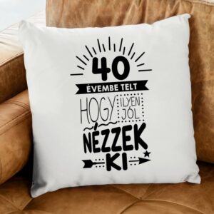 40 évembe telt párna